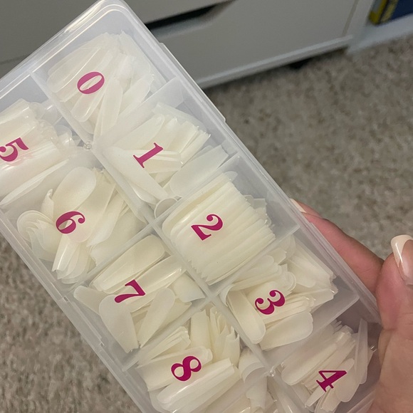 Nails - Picture 4 of 10